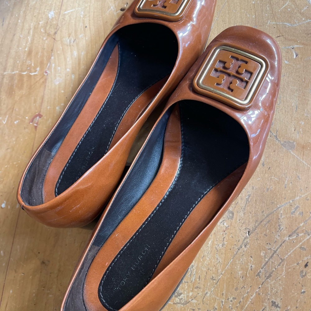 Tory Burch Cognac Loafers with Logo Accent